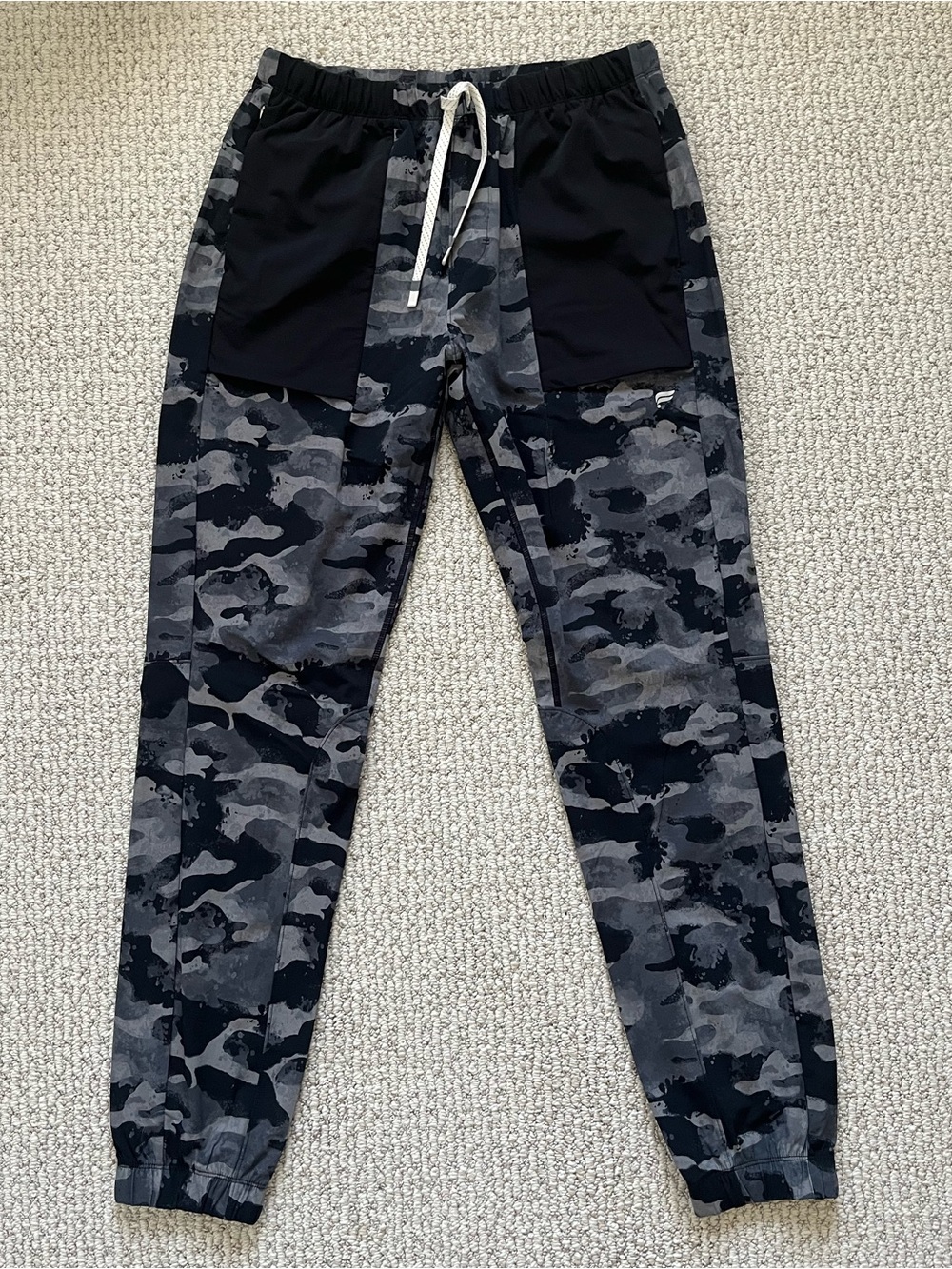 Fabletics Men’s Camo Print Joggers Sz Medium - Picture 2 of 5